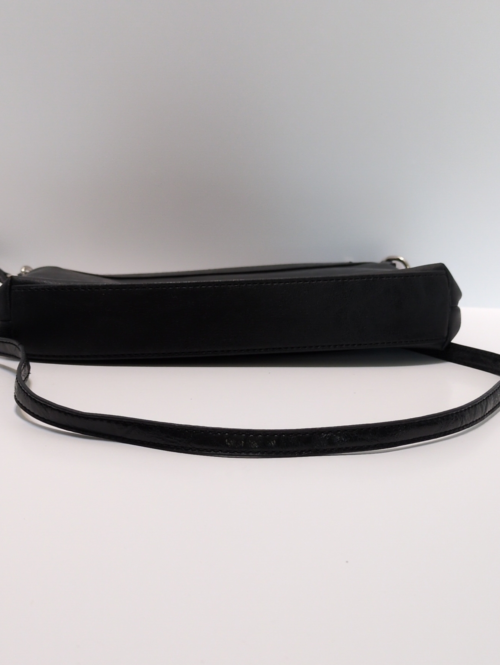 Relic Black Faux Leather Multi Zip Pocket Organizer Crossbody Bag Purse - Picture 4 of 11